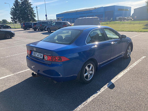 Honda Accord (6 foto / 7)
