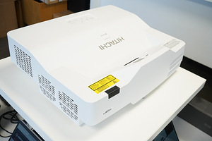 Hitachi LP-AW3001 projektor (3 foto / 3)
