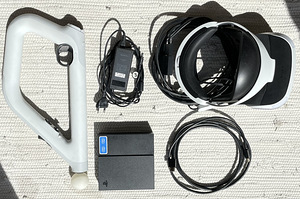 PlayStation 4 VR set + контроллер прицеливания VR PS4 (1 фото из 3)