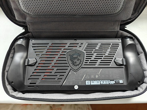 MSI Claw A1M Core Ultra 7 / 16 GB / 512GB (2 foto / 3)