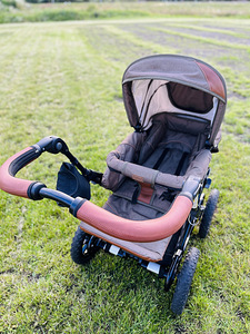 Emmaljunga City Cross + autohäll Maxi Cosi isofixiga (3 foto / 7)