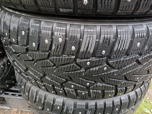 225/60 R17 NOKIAN (2 foto / 8)