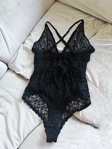 Must pitsbody, pitsist bodysuit, pitsiline õlapaeltega pluus (1 foto / 2)
