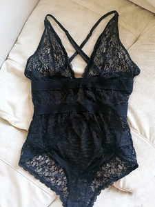 Must pitsbody, pitsist bodysuit, pitsiline õlapaeltega pluus (2 foto / 2)