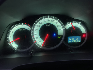 Toyota Corolla Verso (8 foto / 15)