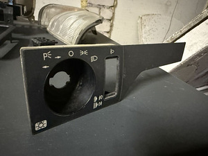 Mercedes-Benz E-Class (W124) salongi plastiku osa (1 foto / 4)