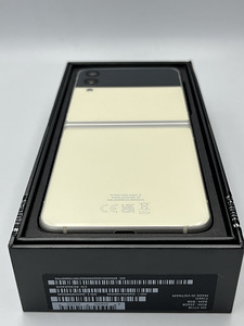 Heas korras Samsung Galaxy Z Flip 3 256gb (1 foto / 2)
