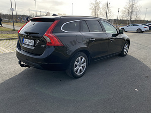 Volvo V60 2.0 SUMMUM D3 120kW (2 foto / 14)
