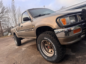 Toyota Hilux üv 12.25 (5 foto / 10)