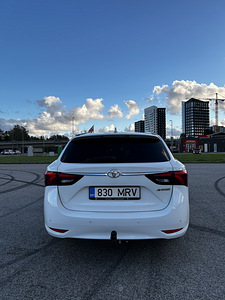 Toyota Avensis (2 foto / 13)