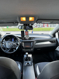 Toyota Avensis (9 foto / 13)