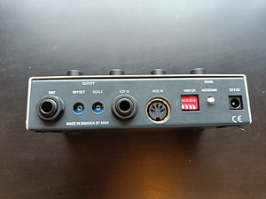 MAM MB33 Analog Retro Bass Synthesizer (TB-303 Clone) (2 foto / 3)