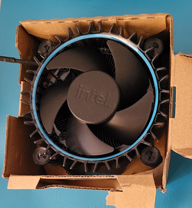 Кулер Intel для процессора, охлаждение LGA1700 (4 фото из 4)