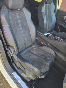 Peugeot 3008 GT 2,0 BlueHDi 133Kw (7 foto / 14)