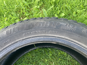 215/55/R18 Goodyear UltraGrip Ice Arctic SUV (4tk) (3 foto / 3)