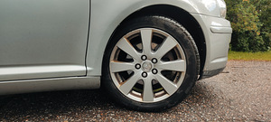 Toyota Avensis (15 foto / 15)