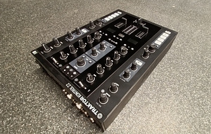 Traktor Kontrol Z2 (2 фото из 7)