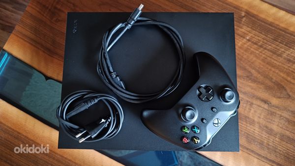 Xbox One X 1TB (foto #1)