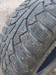 Rehv 215/65 R16C Nokian (1 foto / 4)
