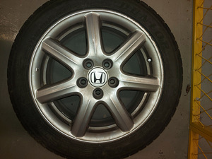 17-дюймовые легкосплавные диски Honda с шинами Dunlop Sport