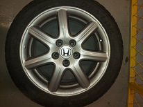 17-дюймовые легкосплавные диски Honda с шинами Dunlop Sport