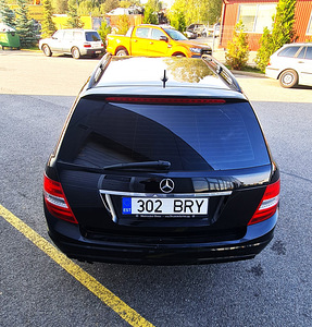 Mercedes-Benz C 200 Premium Facelift 2.1 100kW (8 foto / 15)