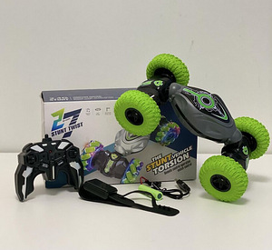 Käsitsi juhitatav auto RC Stunt Car (4 foto / 4)