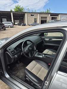 Mercedes-Benz C180 cgi (5 foto / 8)