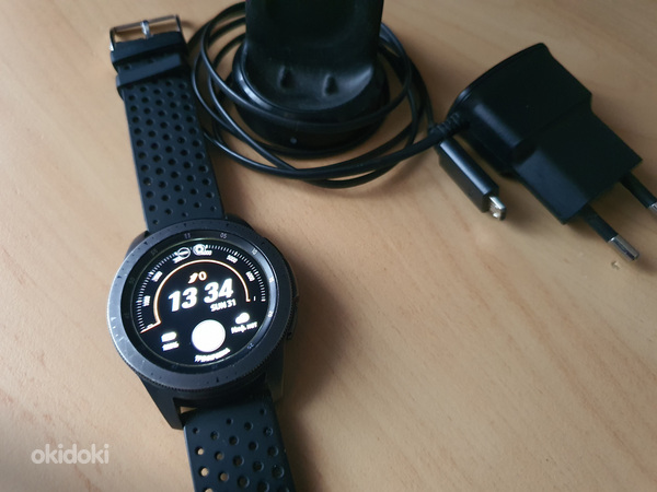 Смарт-часы Samsung Galaxy Watch 42 мм (SM-R815F) (фото #1)