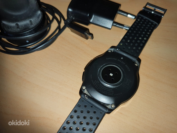 Смарт-часы Samsung Galaxy Watch 42 мм (SM-R815F) (фото #2)