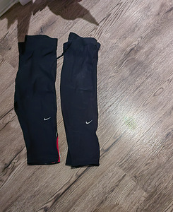 Nike spordi retuusid XS, 152-164 (1 foto / 1)