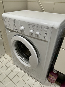 Стиральная машина Indesit (4 фото из 4)