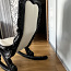 Белое кожаное кресло-качалка. (фото #1)