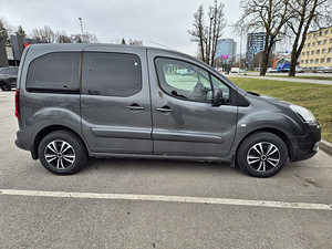 Autorent / autorent / (3 foto / 10)