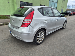 Авто в аренду / Аренда авто / (5 фото из 10)