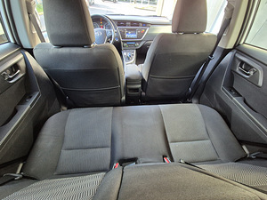 TOYOTA AURIS 73 kW / 18 kW/ Bensiin/hübriid/automaat/2015a (9 foto / 9)