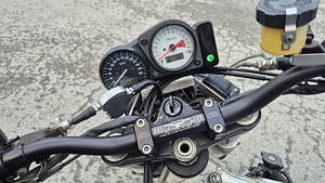 SUZUKI GS-X600R STREET (1 foto / 10)