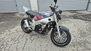 SUZUKI GS-X600R STREET (8 foto / 10)