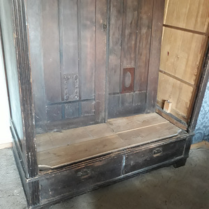 Vana puidust tisleri tehtud seinakapp (3 foto / 3)