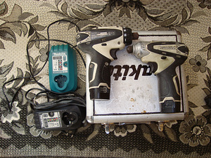 Makita akudrell (2 foto / 2)