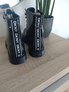 DKNY kummikud,uued,nr.38 (3 foto / 3)