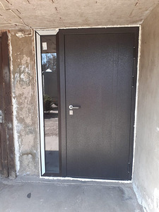 металлическая входная дверь с витриной ПВХ