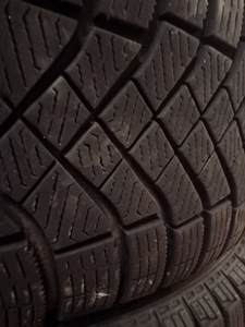 Pirelli ICE ZERO FR 205/60 R16 (7mm) (4 foto / 7)