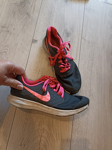 Nike tossud tüdrukule suurus 35.5 (3 foto / 3)