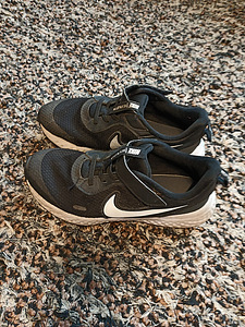 Nike tossud poisile suurus 35 (1 foto / 6)