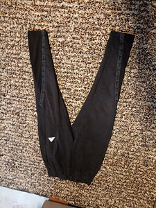 Adidas dressipüksid naistele suurus s (1 foto / 6)