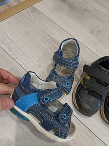 Adidas tossud poisile 22 ja sandaalid 22 hind kõik koos (6 foto / 6)