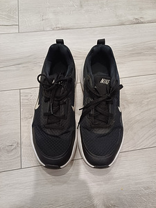 Nike korralikud tossud naistele suurus 40 (2 foto / 8)