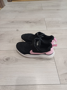 Nike air tossud tüdrukule suurus 33 (1 foto / 6)