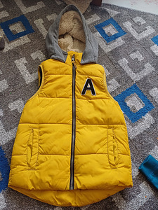 Hm vest poisile suurus 134-140 (1 foto / 5)